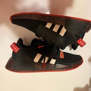 adidas NMD R1 V2